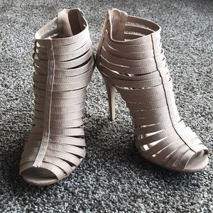 Tan heel